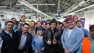 Milei visitó una fábrica en Tierra del Fuego y fue recibido por una protesta El Presidente llevó a Ushuaia la campaña rumbo a las elecciones legislativas y recorrió una fábrica de ensamble de electrod