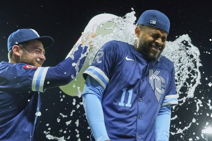 Nick Loftin impulsa carrera del empate y anota en el 7mo inning; Reales superan 4
