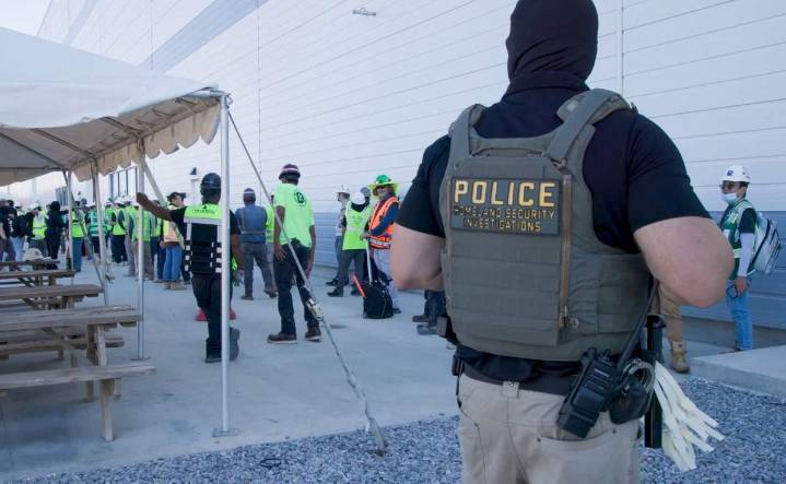 Corea del Sur repatriará a trabajadores detenidos en planta Hyundai; EU detiene a 300 surcoreanos
