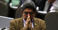 Manuel Espino sufrió derrame cerebral y está en terapia intensiva: Monreal