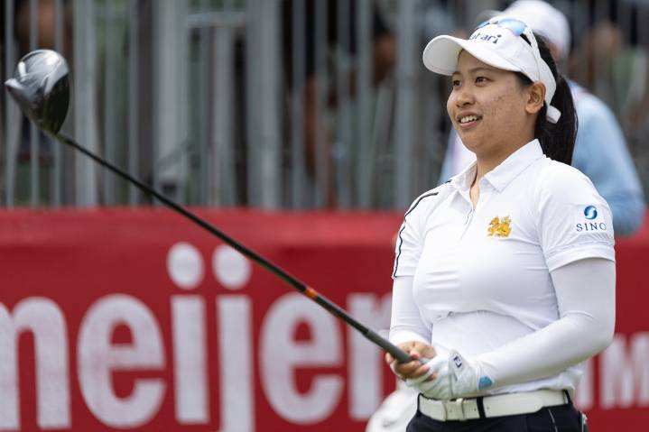 Deadspin | Chanettee Wannasaen (63) on top at Kroger Queen City Championship