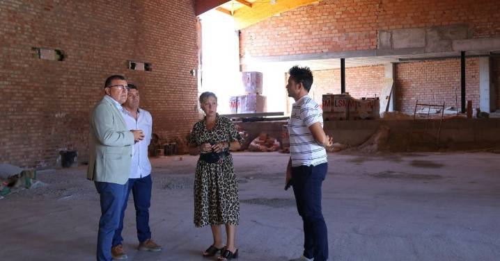 Güevéjar avanza en la construcción de su Centro Deportivo Cultural gracias al PFEA
