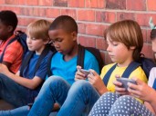 ¿Cuánto tiempo es saludable que los niños pasen frente a pantallas?