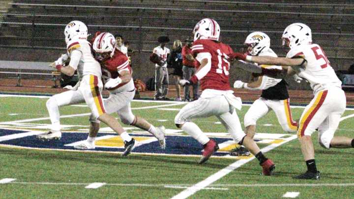 Coronado Cougars take care of Pueblo Centennial Bulldogs