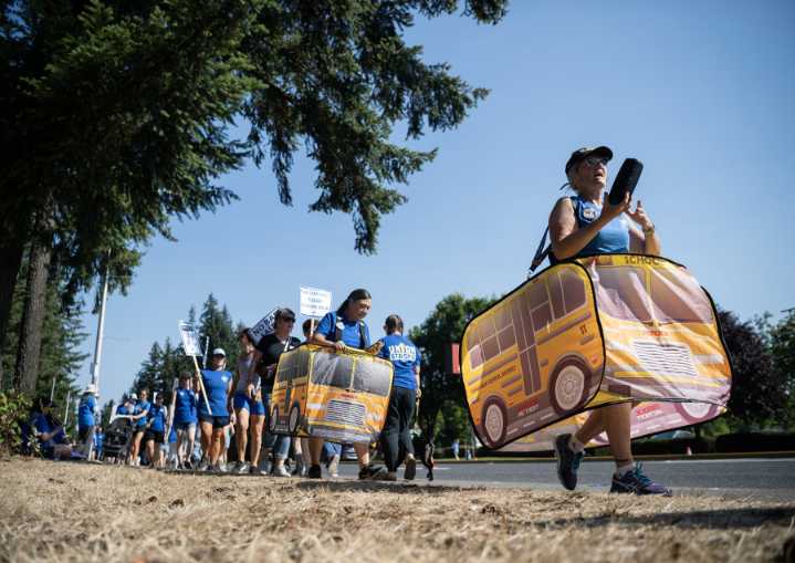 Evergreen Public Schools board approves contract with classified staff