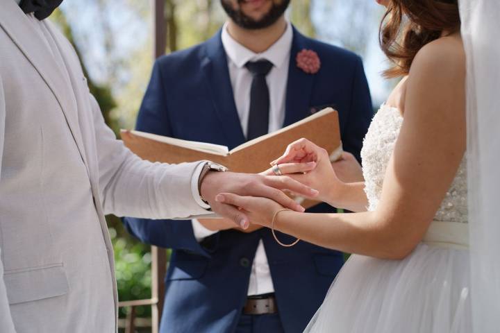 Man Demands to Be 'Compensated' for Officiating Best Friends' Wedding