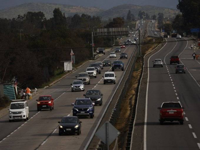 Estudio revela que uno de cada cinco conductores en Chile admite exceder los límites de velocidad