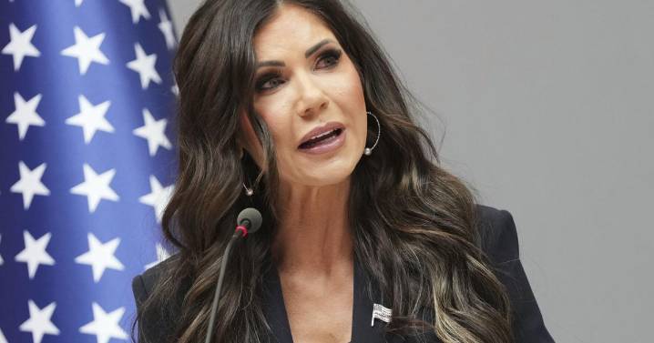 Juez ordena a Trump actualizar sitio web de inmigración para venezolanos con TPS