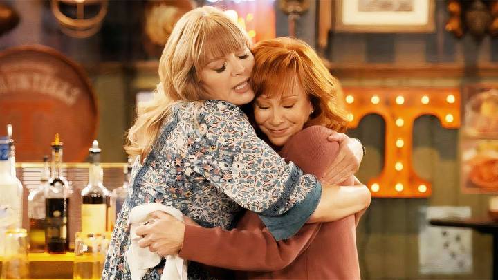 Reba McEntire's Happy's Place Season 2 Reunites Taxi Legends Christopher Lloyd And Carol Kane