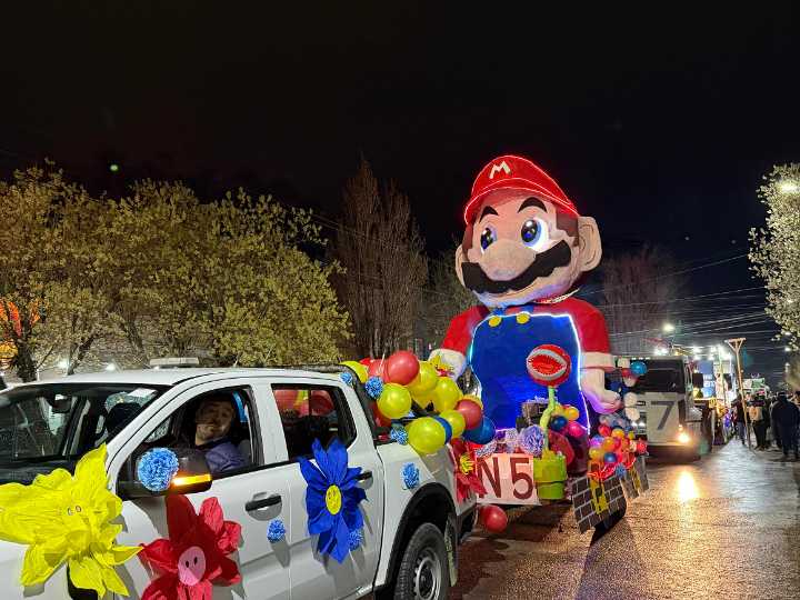 Río Gallegos celebró la llegada de la primavera con el desfile de más de 40 grupos e instituciones