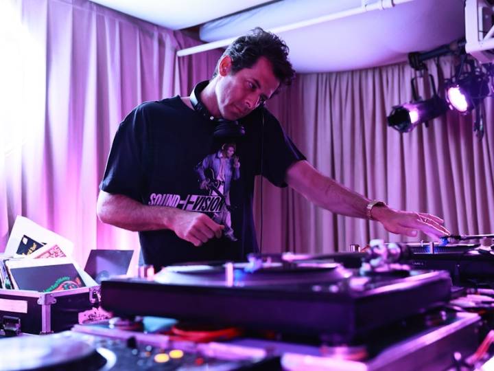 'I can't stop DJing,' Mark Ronson says — never mind the back pain