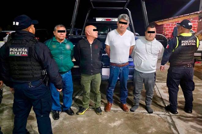 Caen cuatro sujetos armados tras robo violento a casa en Valle de Bravo; aseguran camionetas y equipo ilícito