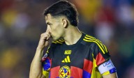 ¿Es de gravedad? Álvaro Fidalgo abandona el Clásico Nacional por una lesión en la rodilla