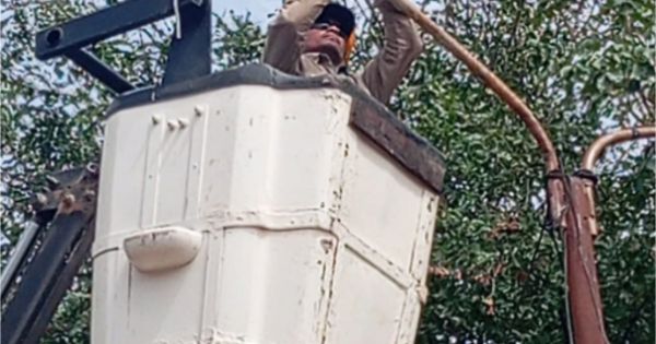 ¡Susto total! Internaron a un obrero que se cayó de un poste de luz