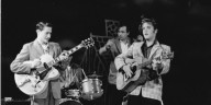 La noche en que Elvis Presley se consolidó como “el rey”: así fue su impactante presentación en el show de Ed Sullivan