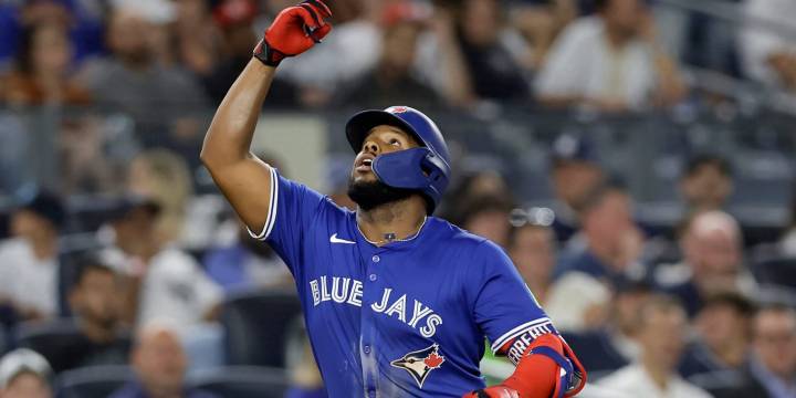Vladimir Guerrero Jr.'s 4-hit night leads Blue Jays over Yankees