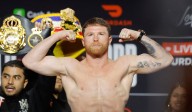Es local en Estados Unidos: Canelo Álvarez cumple en el pesaje ante más de miles de aficionados mexicanos