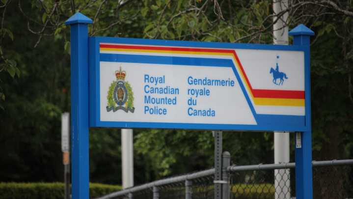 3 youth, one adult arrested after man stabbed during robbery: Nanaimo RCMP