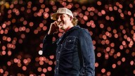 Morgan Wallen fails at attempt to recreate MLB legend's iconic bat flip in Toronto
