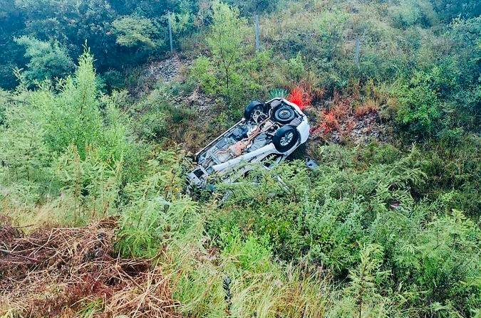 Vuelca camioneta del convoy de Irma Bolaños en Huitzo: muere chofer y escolta resulta herido