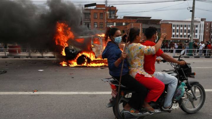 Censura y “excesos” detonaron protestas en Nepal