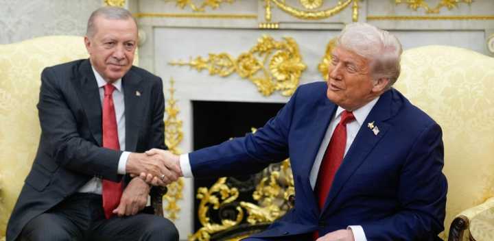 Trump ironiza sobre “elecciones amañadas” en reunión con Erdogan y abre la puerta a levantar sanciones