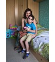 La vida recobrada de Neizan gracias al cannabis: "Mi hijo antes no andaba y hoy salta en la cama"