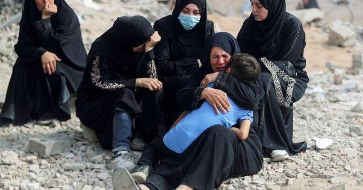 Israel opens new route out of Gaza City for 48 hours as tanks advance