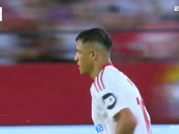 Alexis Sánchez debutó en el Sevilla