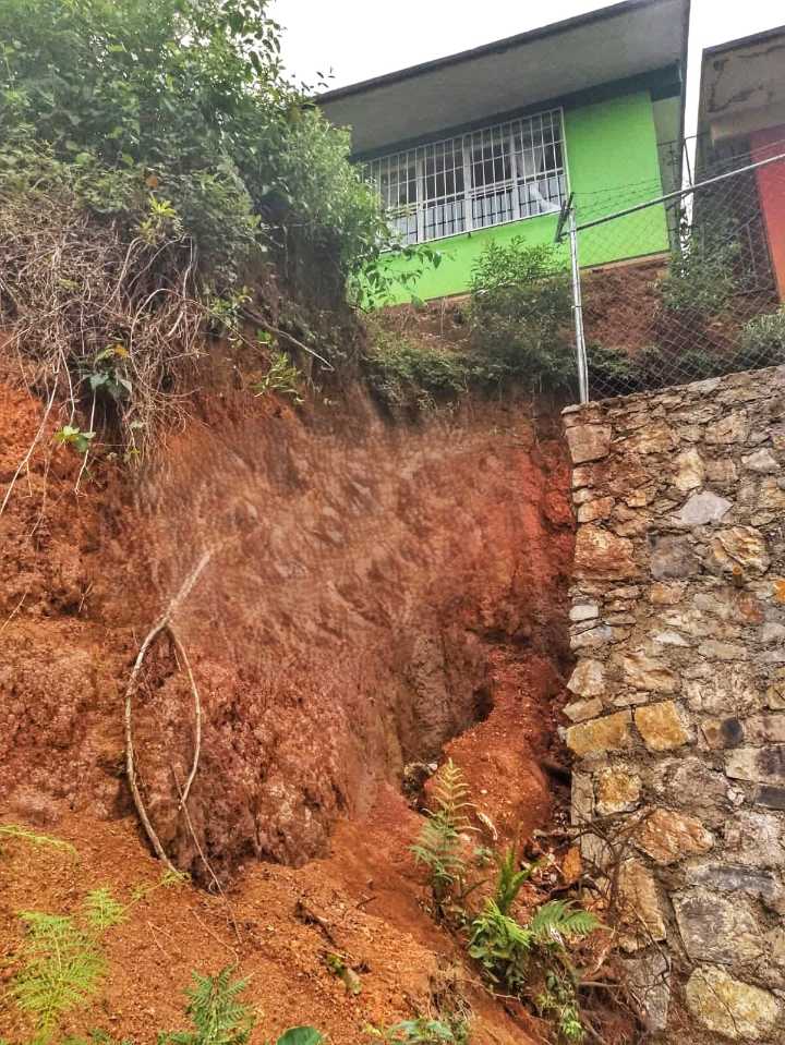 Deslave tiene en riesgo a primaria de Tlanchinol
