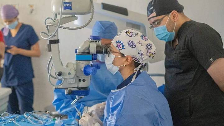 Mejoran visión de 201 pacientes del IMSS en jornada de cirugía de cataratas en Celaya