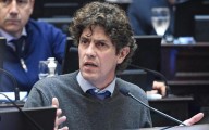 Lousteau acusó a Milei: “Bajó y subió retenciones en 72 horas y se endeudó al 700% anual en dólares”
