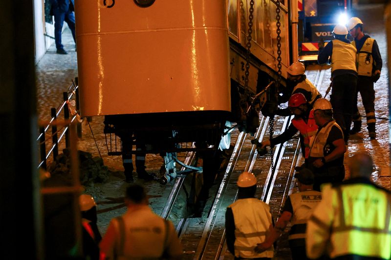 Deadly Portugal funicular crash likely due to problems with cable, report says
