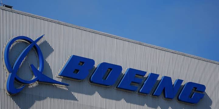 Machinist union, Boeing to resume talks Monday with a federal mediator present