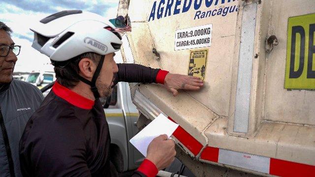 Gremio de dueños de camiones, División El Teniente y ciclistas lanzan campaña “Camiones y Bicis: amigos en ruta”