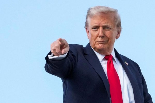 Trump defiende a Bolsonaro tras su condena en Brasil y die que es perseguido como él