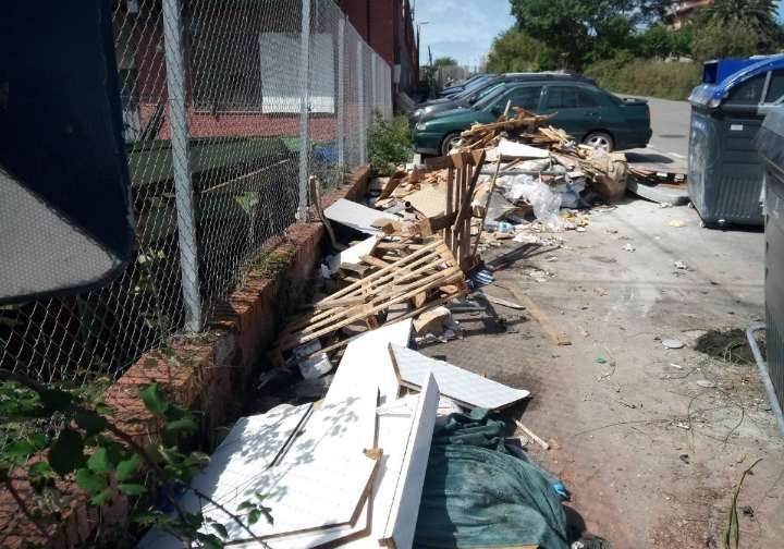 Vuelve la pesadilla de la basura al polígono de Elegarcu, en Cacicedo