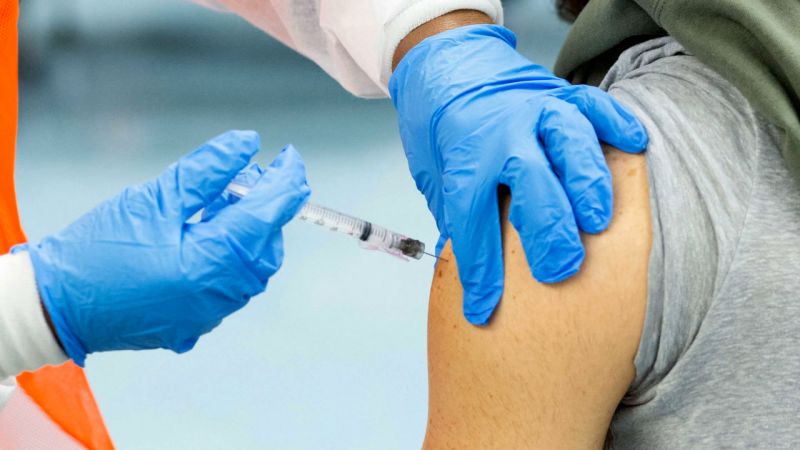 Grupo asesor de los CDC se reúne para analizar cambios en las guías de vacunación en EE.UU.