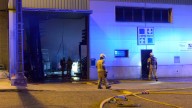 Un incendio calcina el interior de la nave de Ludecar, en O Ceao