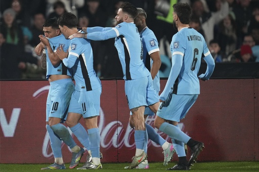 Uruguay busca ante Perú el punto que le lleve al Mundial y le permita superar sus traumas