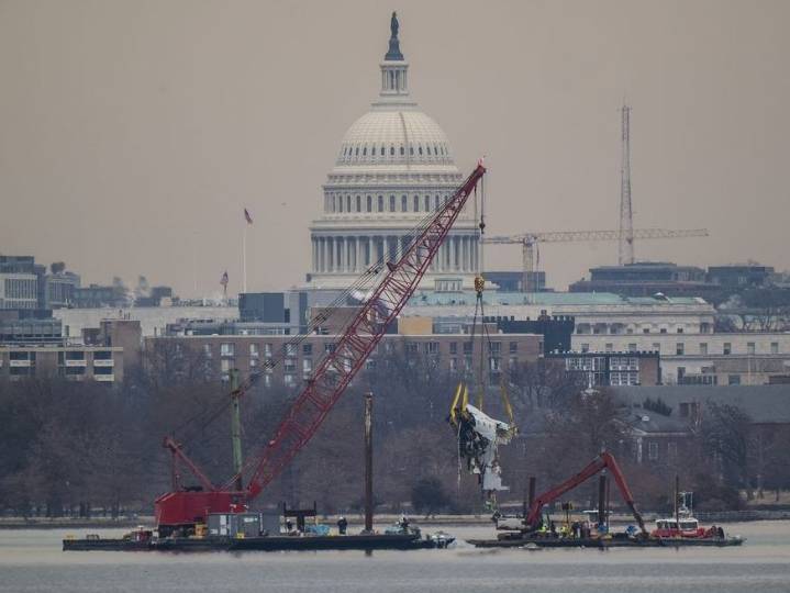 Family sues American Airlines over deadly crash near National Airport