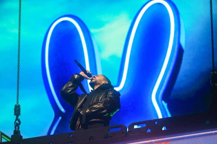 What I Wore & Brought to a Bad Bunny Concert in Puerto Rico