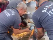 Ayudaba a su familia y vivió una pesadilla: quedó atrapada en una trituradora de tomates