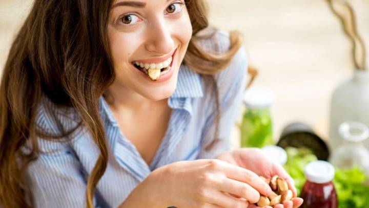 Forget chips—nutritionists reveal the smartest office snacks