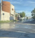 Denuncian fuga de drenaje cerca de la Av.Universidad