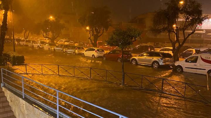 Una tromba de agua deja inundaciones y corta carreteras en Ibiza