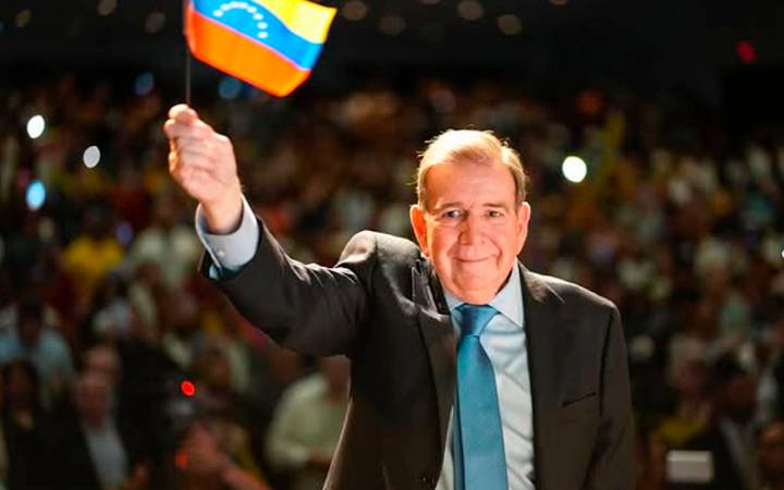 Algo tiene que ocurrir, ojalá no ocurra: González Urrutia sobre despliegue militar de EE. UU. frente a Venezuela