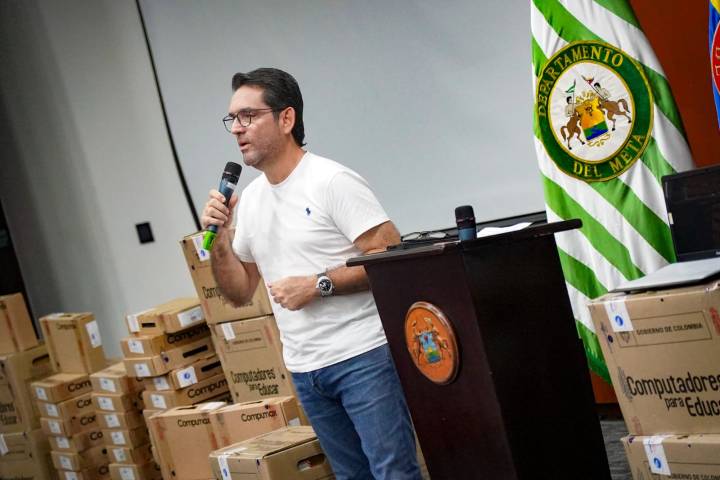 Gobernador del Meta lideró entrega de 286 computadores para impulsar la educación