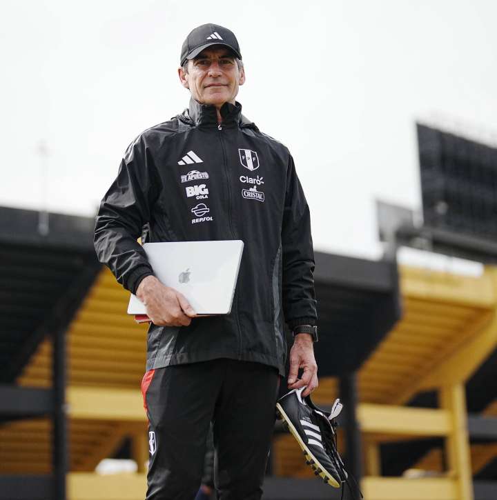 Óscar Ibáñez dejó de ser técnico de la Selección y FPF busca su reemplazante antes de fín de año