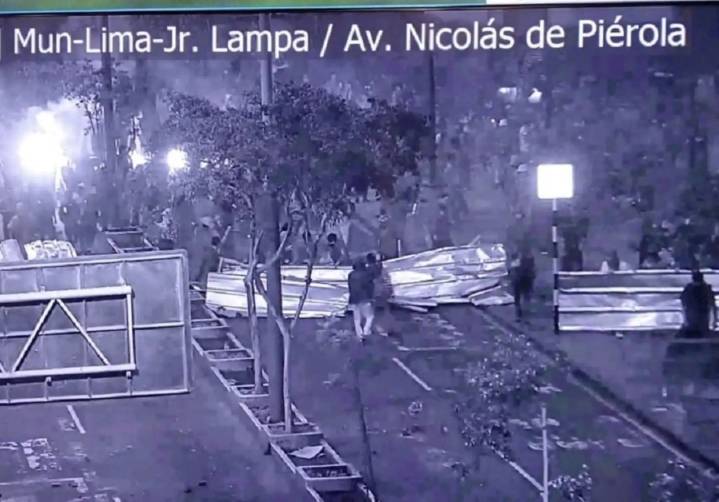 Defensoría del Pueblo exhorta a la calma a manifestantes que protestan en centro de Lima